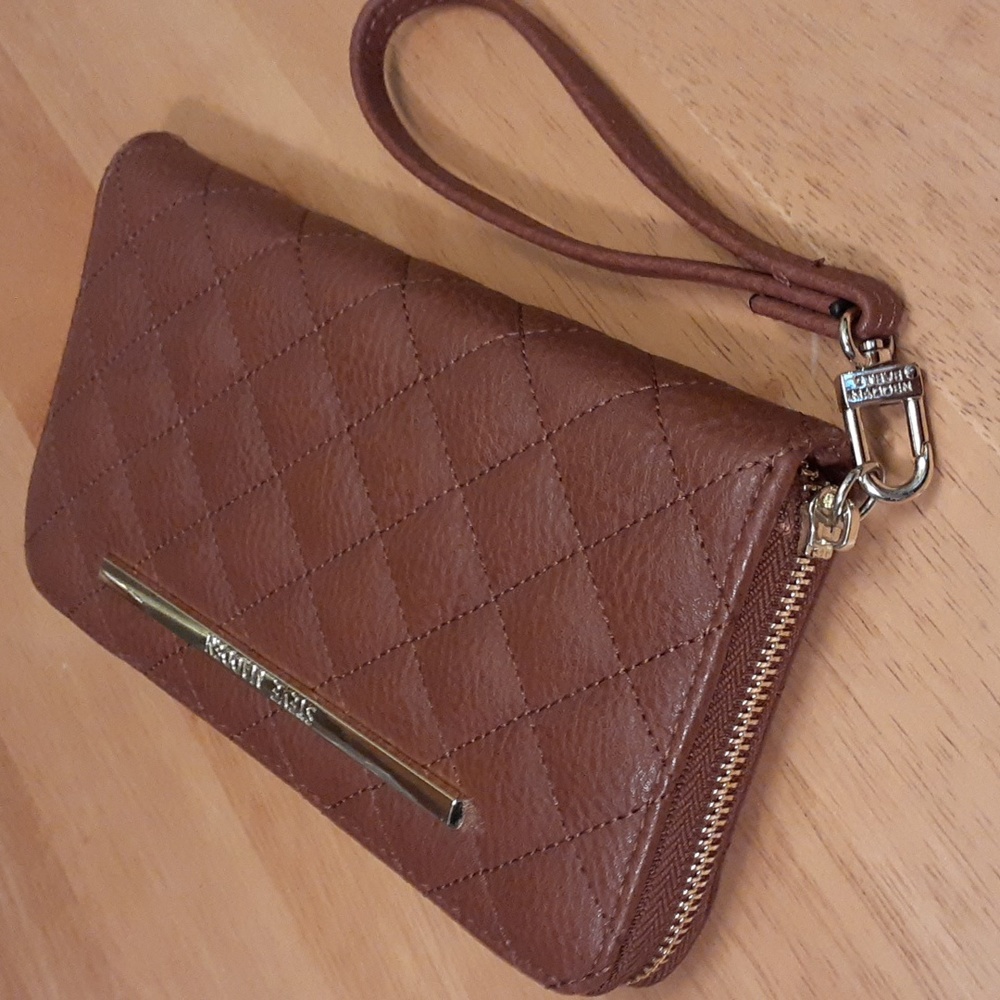 Brown Wrap Around Wallet Wristlet L128